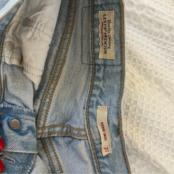 Levi’s Cut-Off Denim Shorts - Picture 3 of 3